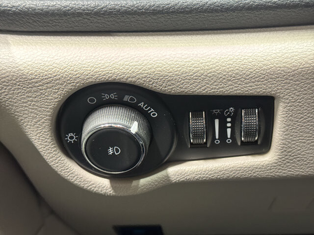 2023 Chrysler Pacifica in Burlington, WI 53105 - 18136689 33