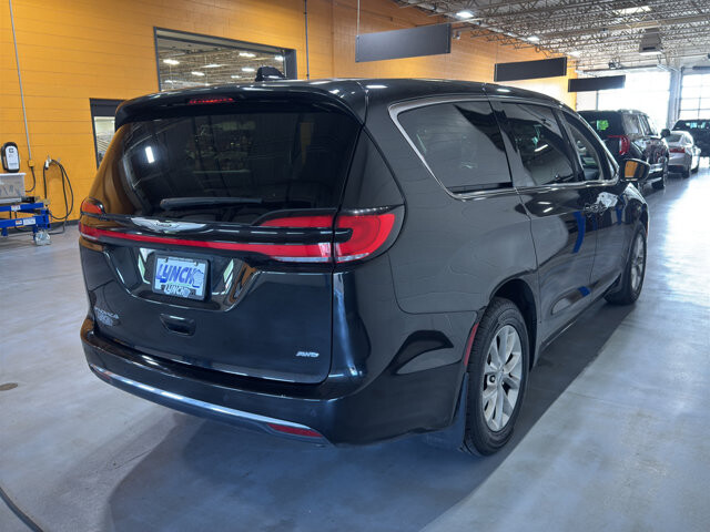2023 Chrysler Pacifica in Burlington, WI 53105 - 18136689 7