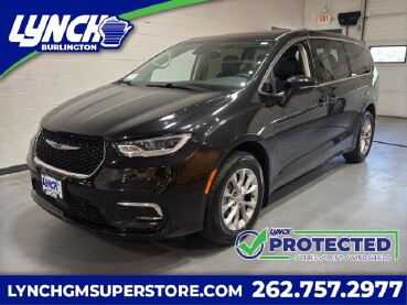 2023 Chrysler Pacifica in Burlington, WI 53105
