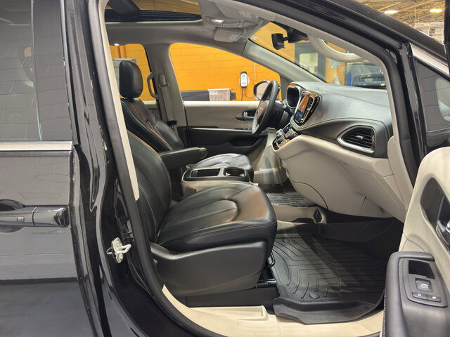 2023 Chrysler Pacifica in Burlington, WI 53105 - 18136689 20
