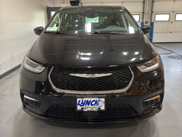 2023 Chrysler Pacifica in Burlington, WI 53105 - 18136689 9