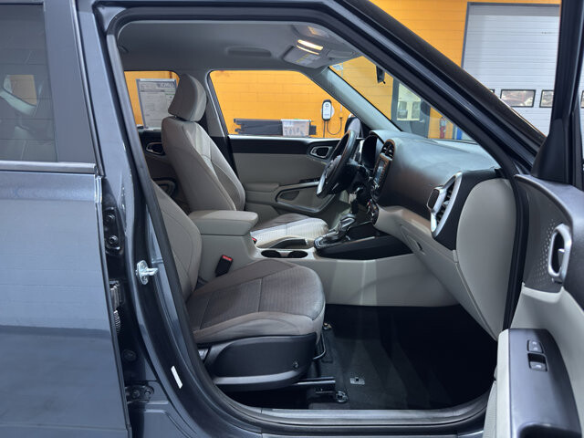 2020 Kia Soul in Burlington, WI 53105 - 18136695 16