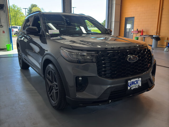 2026 Ford Explorer in Burlington, WI 53105 - 18136696 7