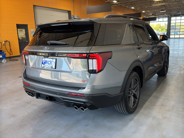 2026 Ford Explorer in Burlington, WI 53105 - 18136696 5