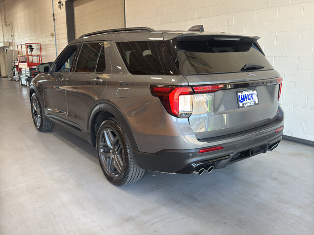 2026 Ford Explorer in Burlington, WI 53105 - 18136696 3
