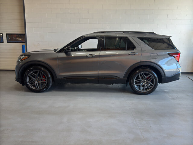 2026 Ford Explorer in Burlington, WI 53105 - 18136696 2