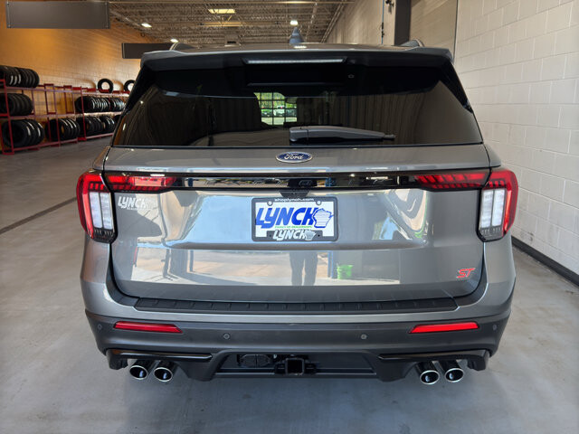 2026 Ford Explorer in Burlington, WI 53105 - 18136696 4