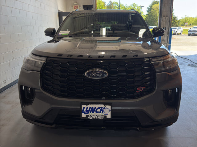 2026 Ford Explorer in Burlington, WI 53105 - 18136696 8