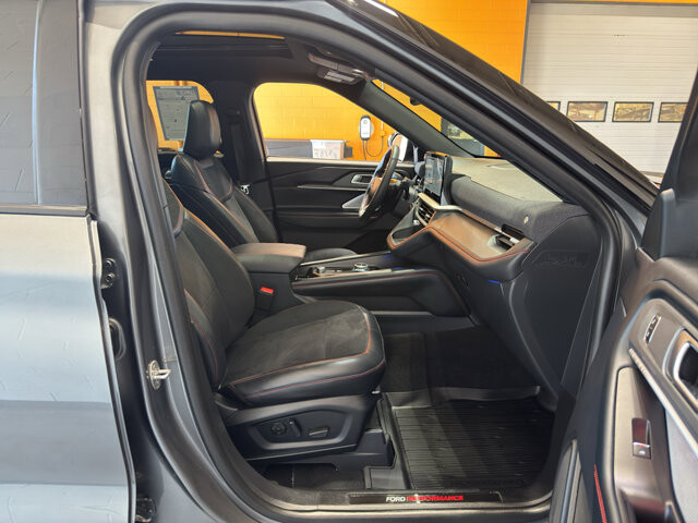 2026 Ford Explorer in Burlington, WI 53105 - 18136696 21