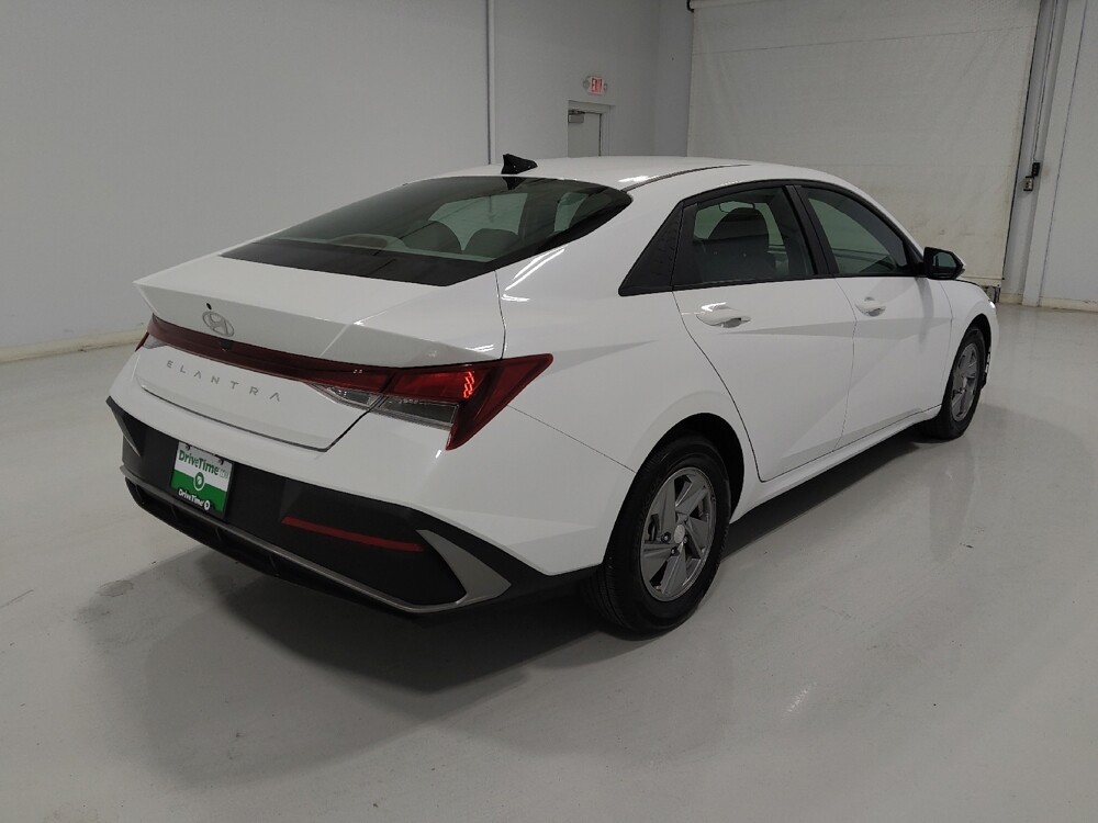 2025 Hyundai Elantra in Columbus, OH 43228 - 18136717 9