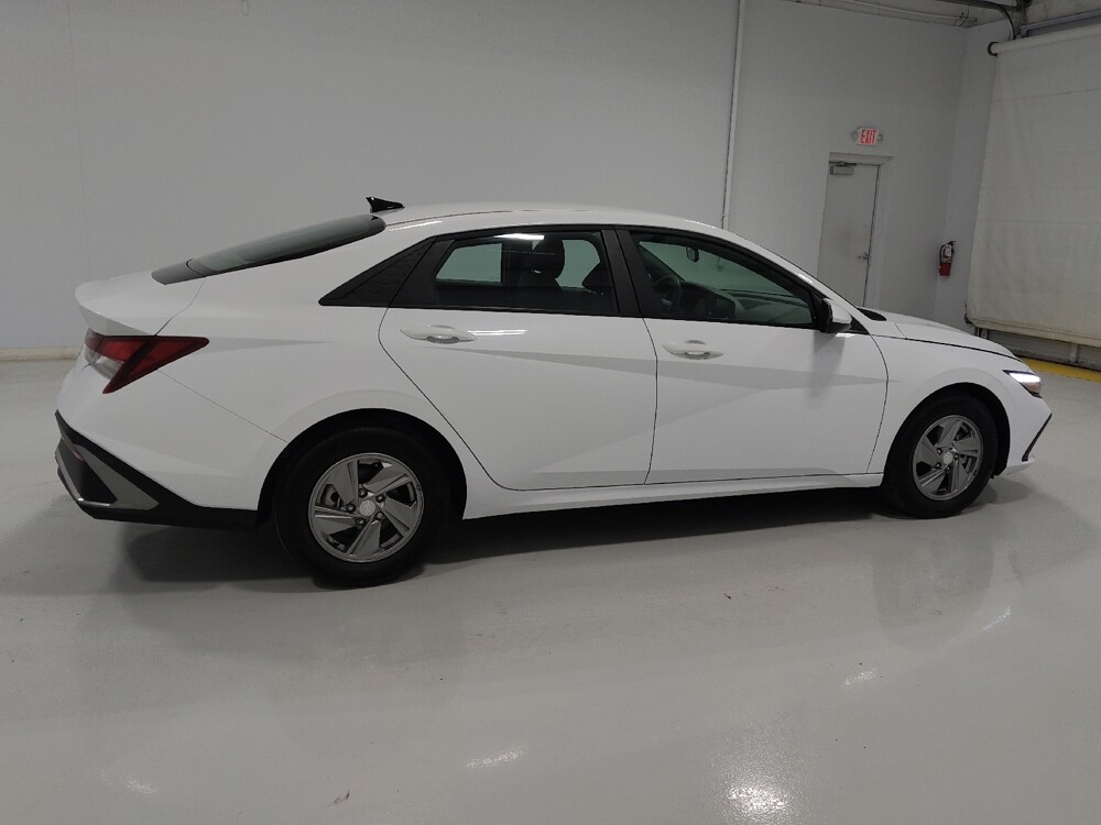 2025 Hyundai Elantra in Columbus, OH 43228 - 18136717 10