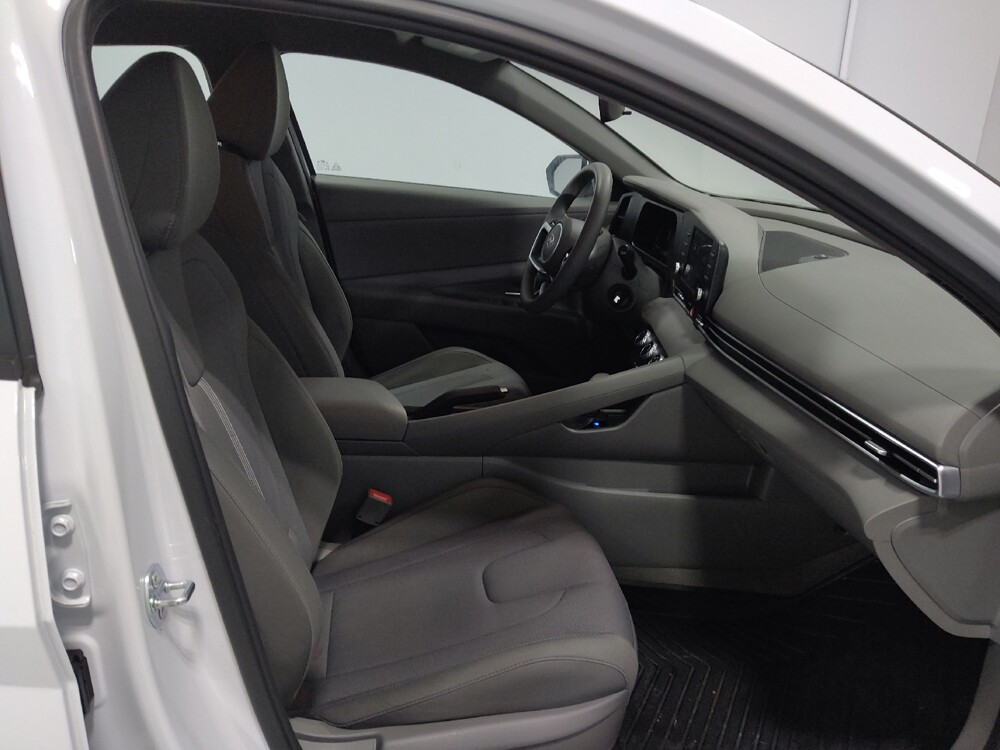 2025 Hyundai Elantra in Columbus, OH 43228 - 18136717 21