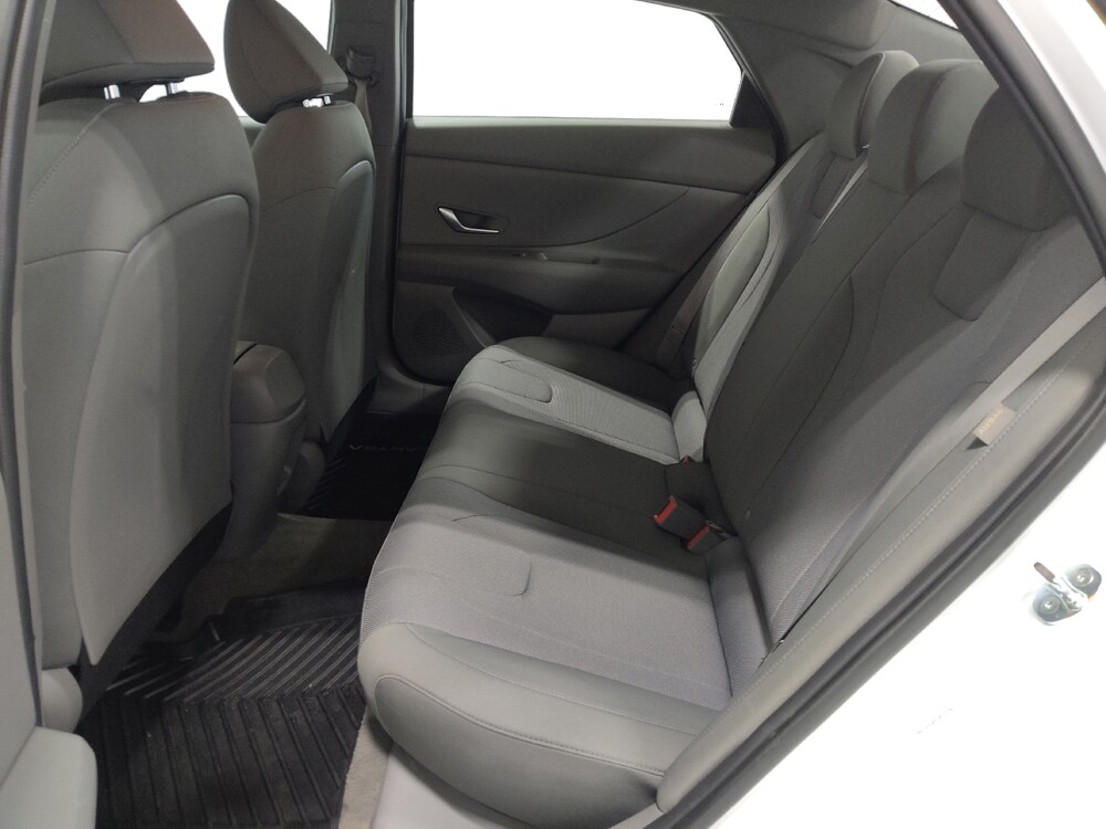 2025 Hyundai Elantra in Columbus, OH 43228 - 18136717 18