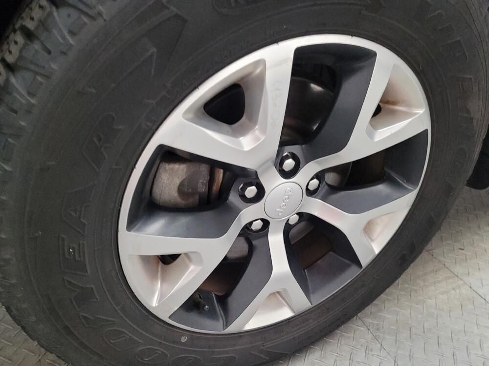 2017 Jeep Cherokee in Phoenix, AZ 85022 - 18136735 31