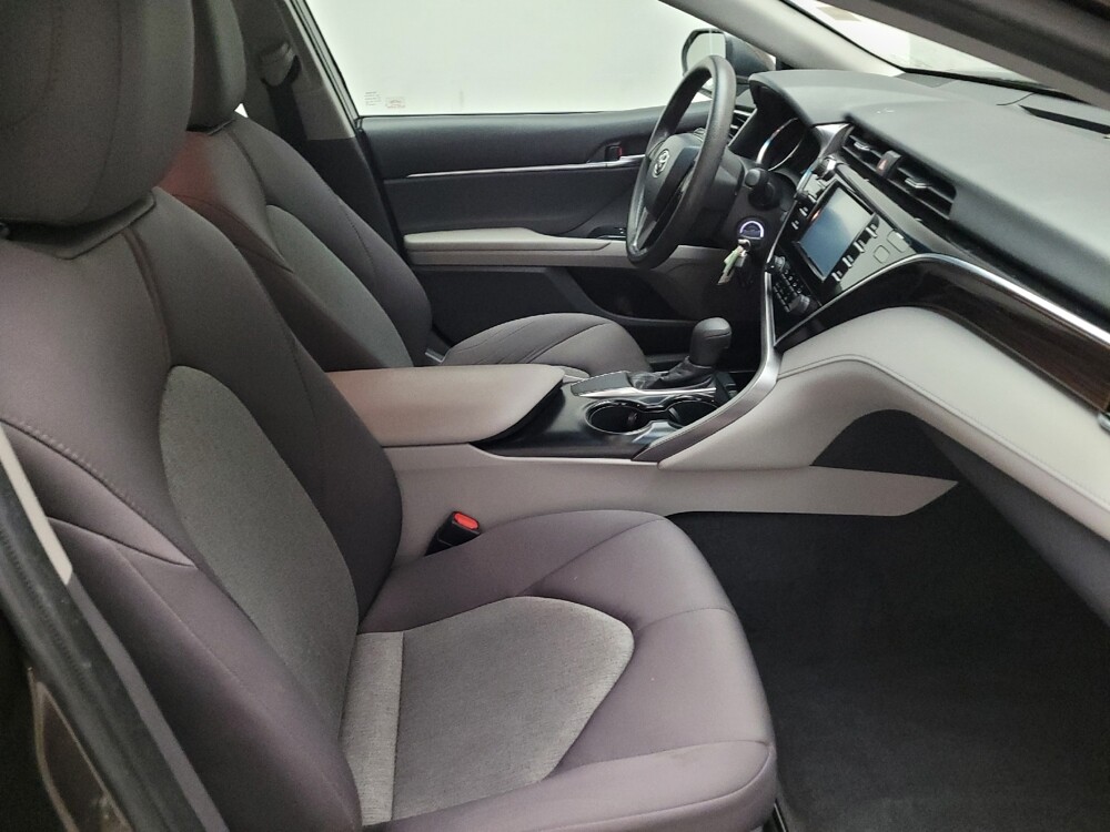 2018 Toyota Camry in Montclair, CA 91763 - 18136738 21