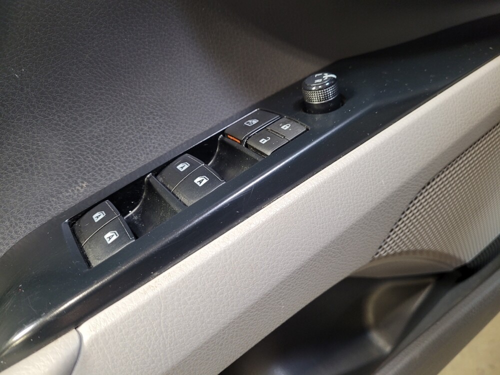 2018 Toyota Camry in Montclair, CA 91763 - 18136738 27
