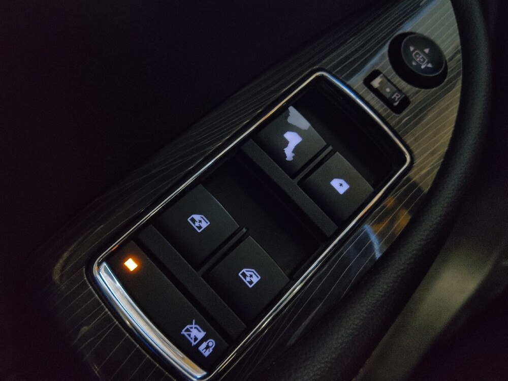 2018 Chevrolet Impala in Knoxville, TN 37923 - 18136756 27