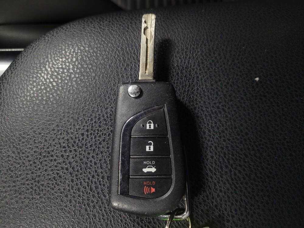 2018 Toyota Camry in Pelham, AL 35124 - 18136768 32