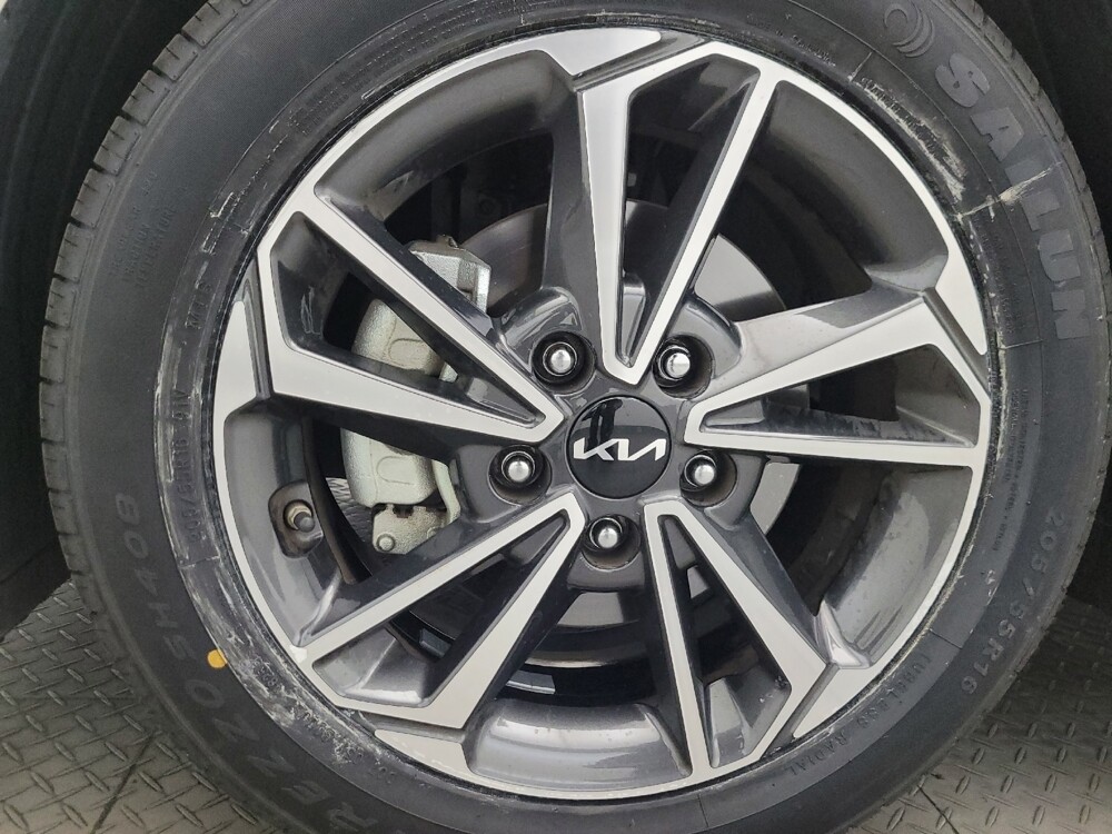 2023 Kia Forte in Phoenix, AZ 85015 - 18136800 31