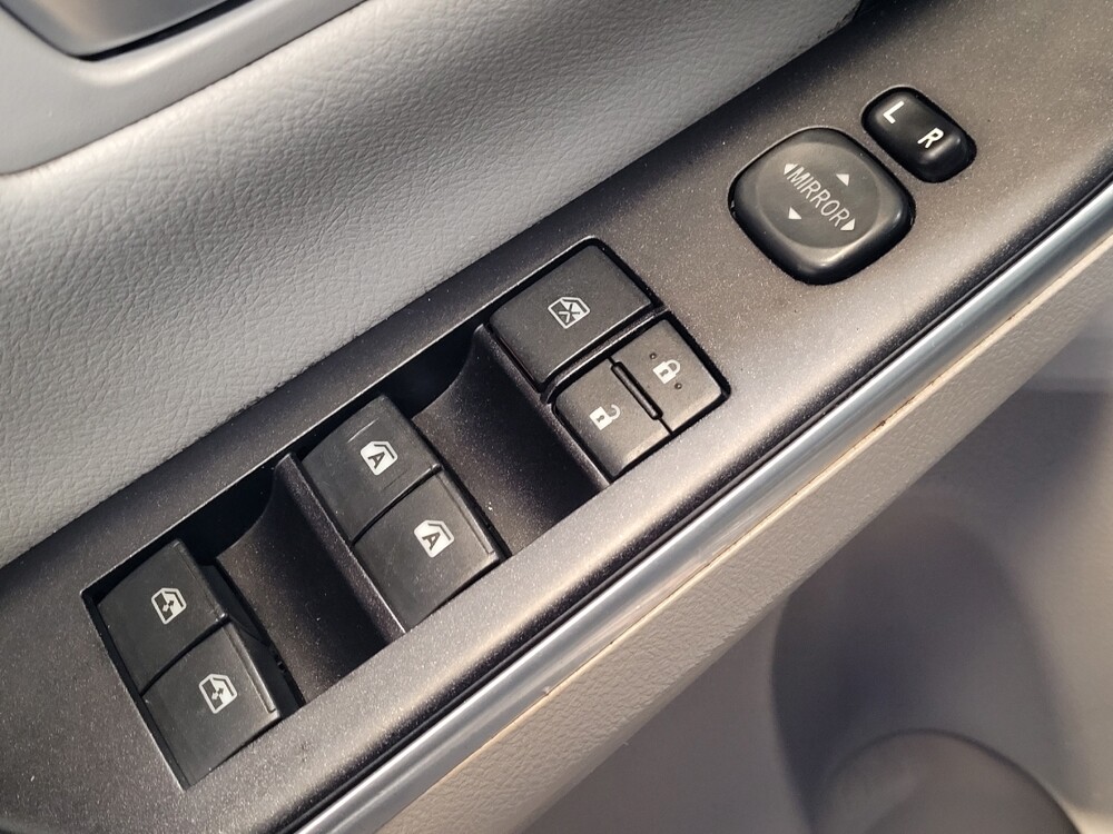 2016 Toyota Camry in Pensacola, FL 32505 - 18136830 27