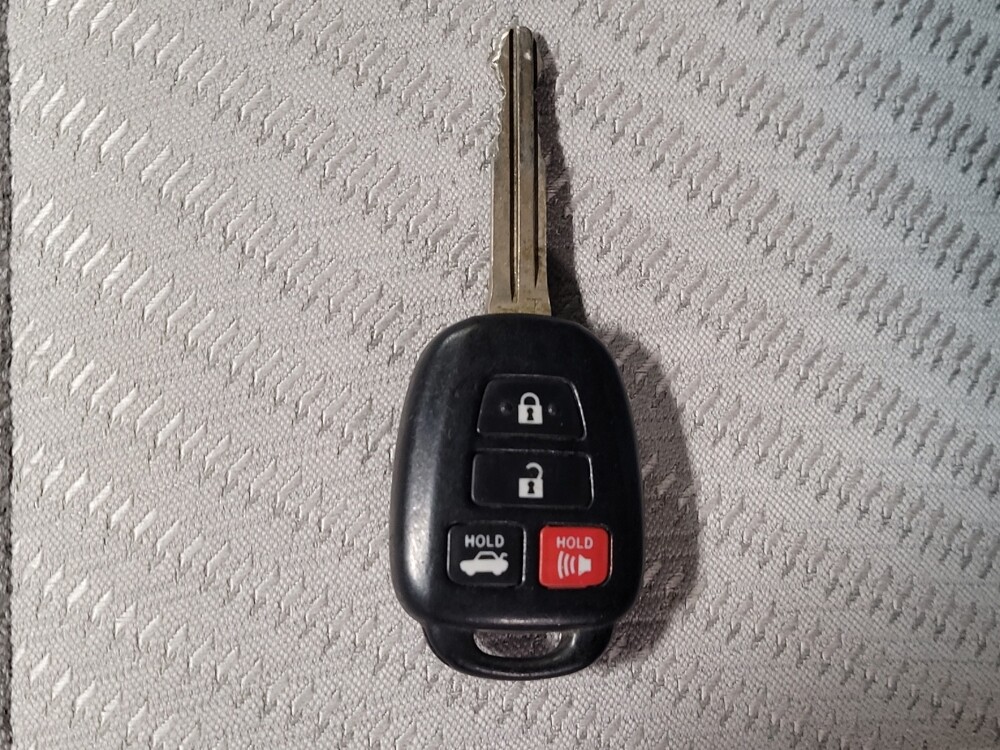 2016 Toyota Camry in Pensacola, FL 32505 - 18136830 32