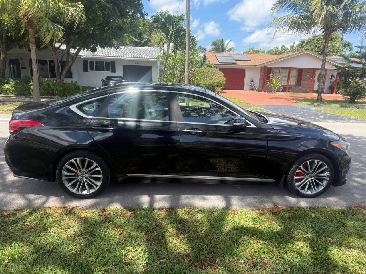 2016 Hyundai Genesis in Hollywood, FL 33023-1906 - 18136836 5