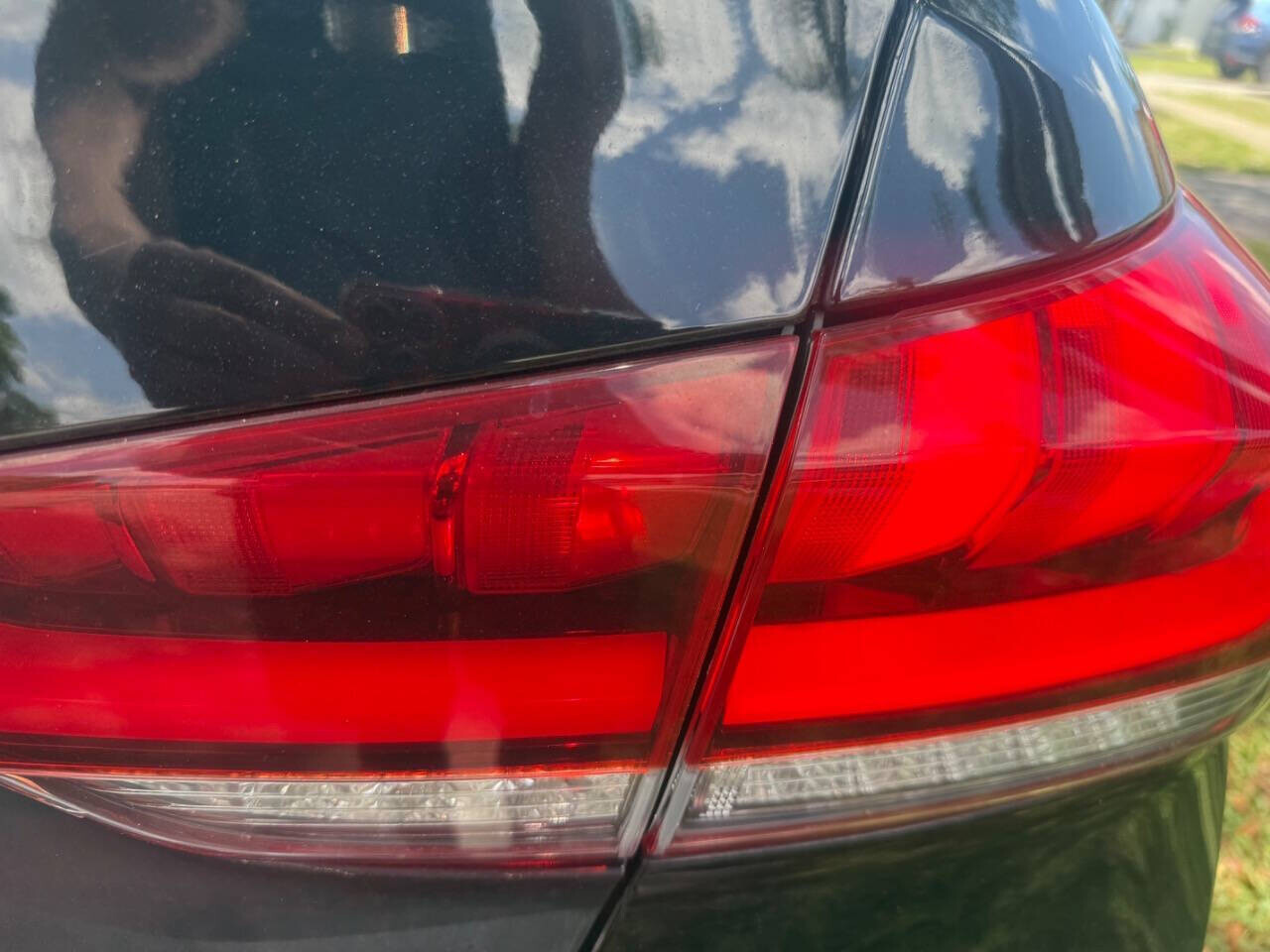 2016 Hyundai Genesis in Hollywood, FL 33023-1906 - 18136836 4