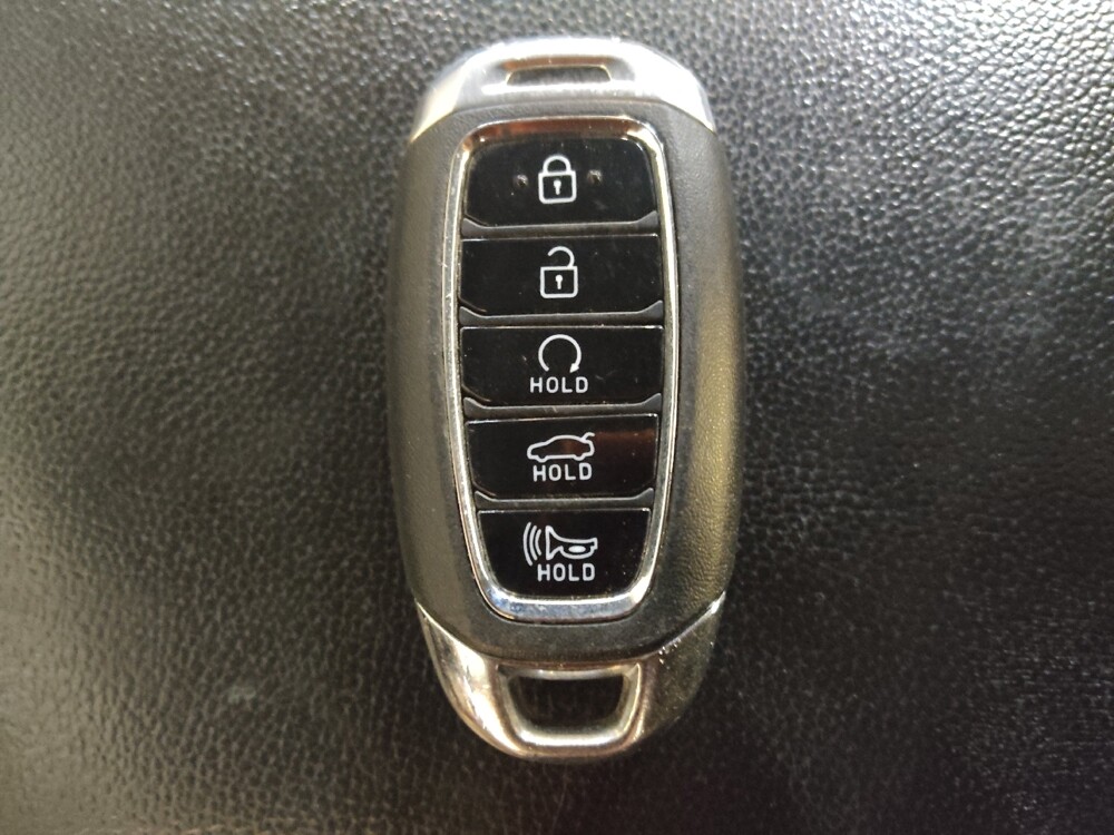 2023 Hyundai Elantra in Fayetteville, NC 28304 - 18136878 32
