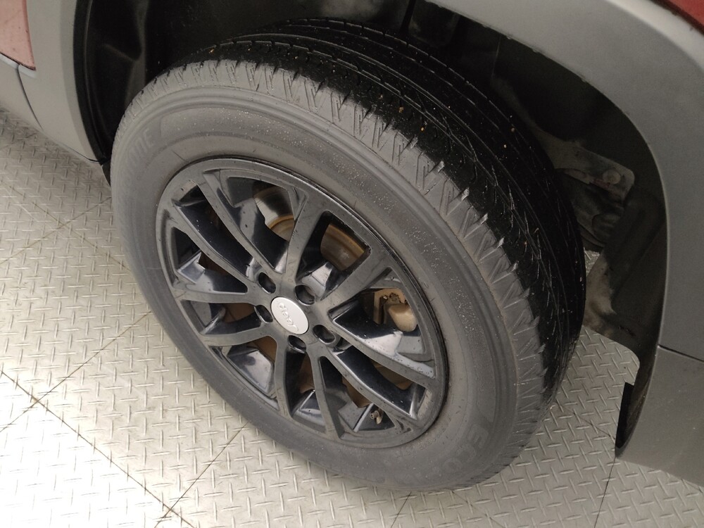 2020 Jeep Cherokee in Houston, TX 77060 - 18136926 31