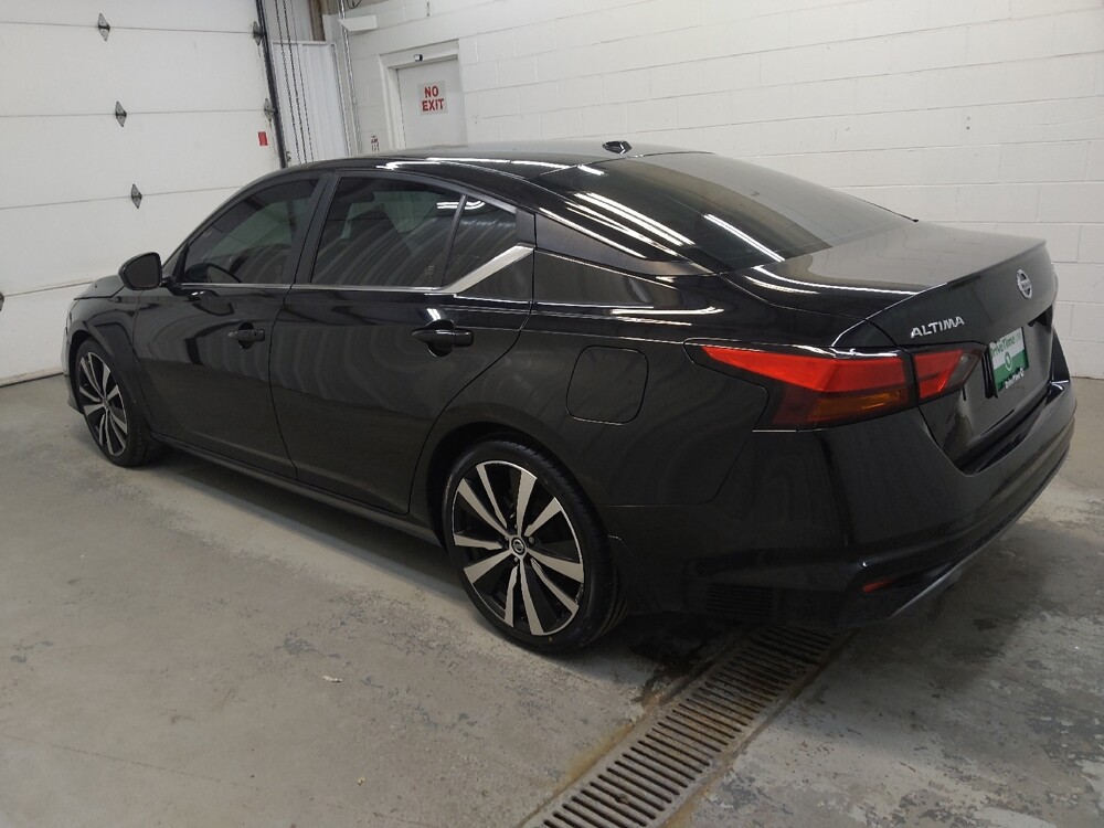 2019 Nissan Altima in Cincinnati, OH 45255 - 18136929 3