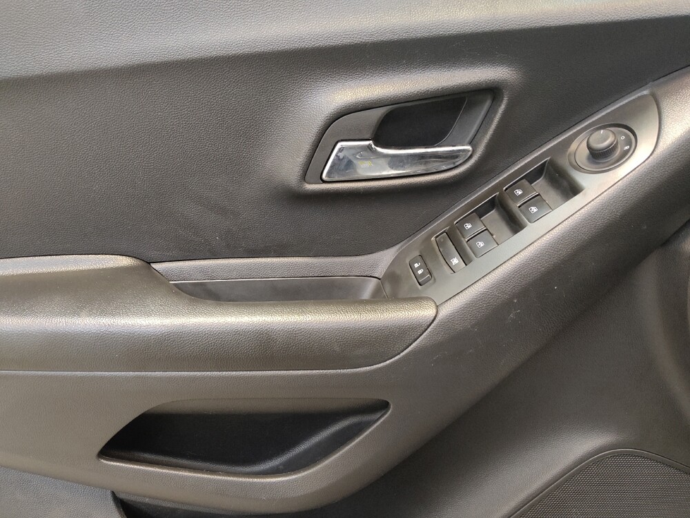 2022 Chevrolet Trax in Cincinnati, OH 45255 - 18136932 27