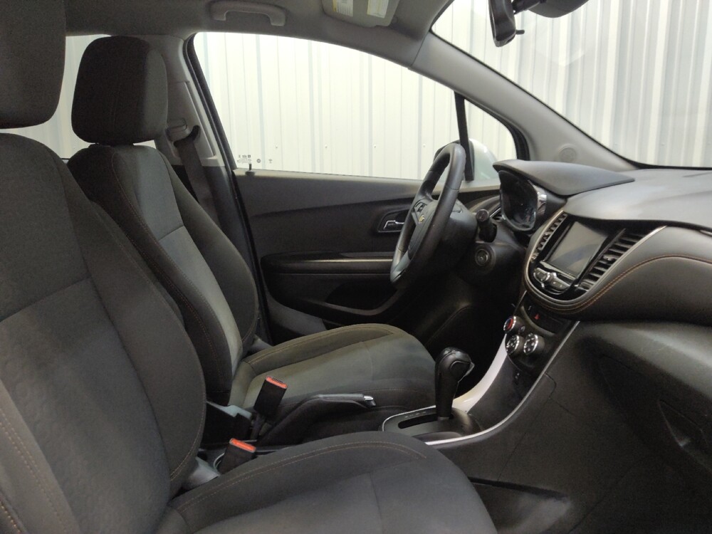 2022 Chevrolet Trax in Cincinnati, OH 45255 - 18136932 21