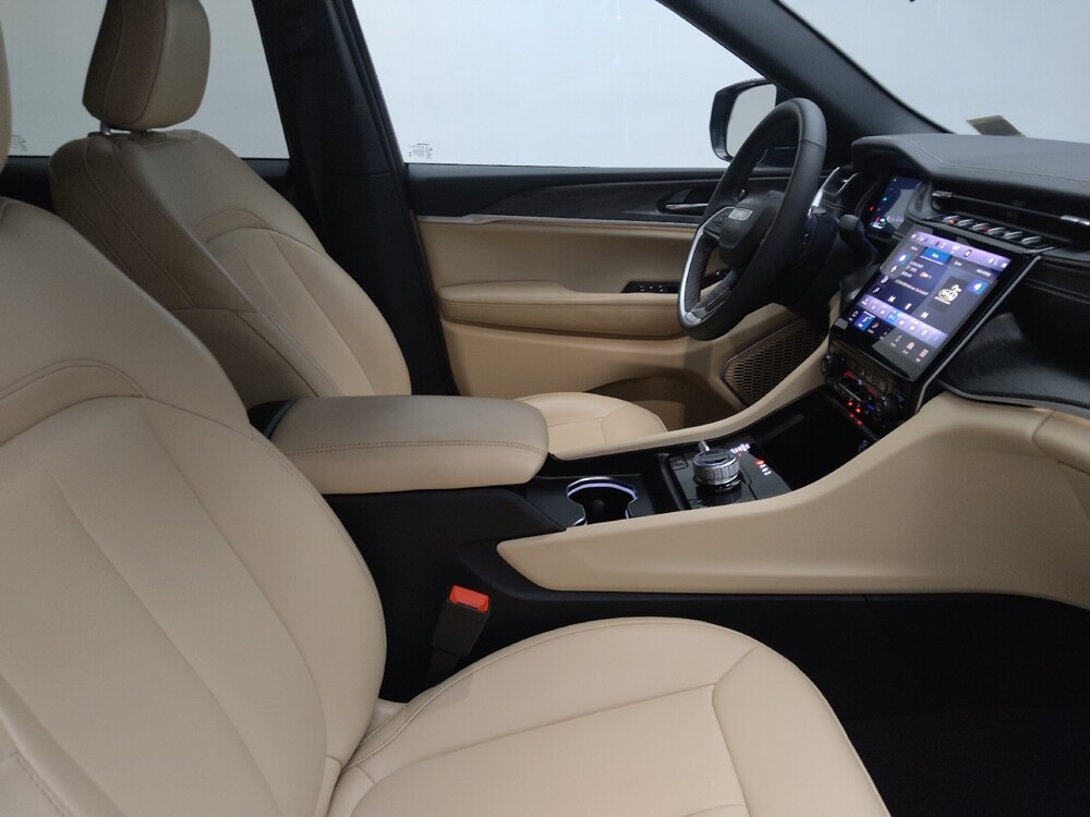 2024 Jeep Grand Cherokee in Des Moines, IA 50310 - 18136980 21