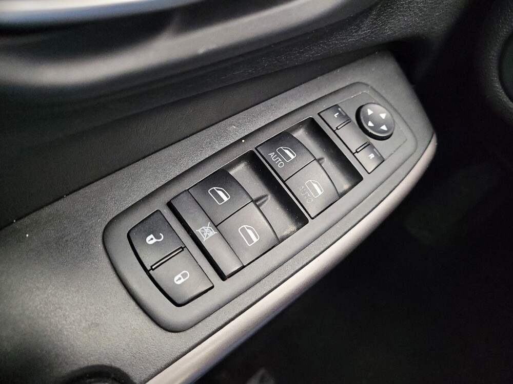 2019 Jeep Cherokee in Taylor, MI 48180 - 18137001 27