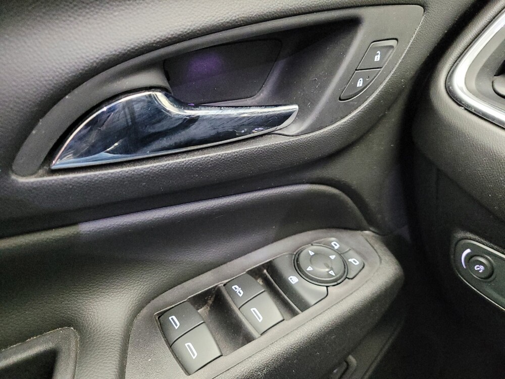 2018 Chevrolet Equinox in Taylor, MI 48180 - 18137002 27