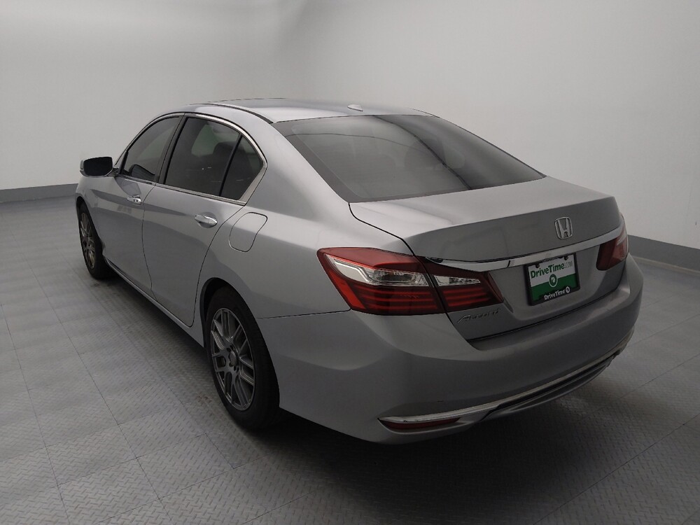 2017 Honda Accord in Independence, MO 64055 - 18137028 5