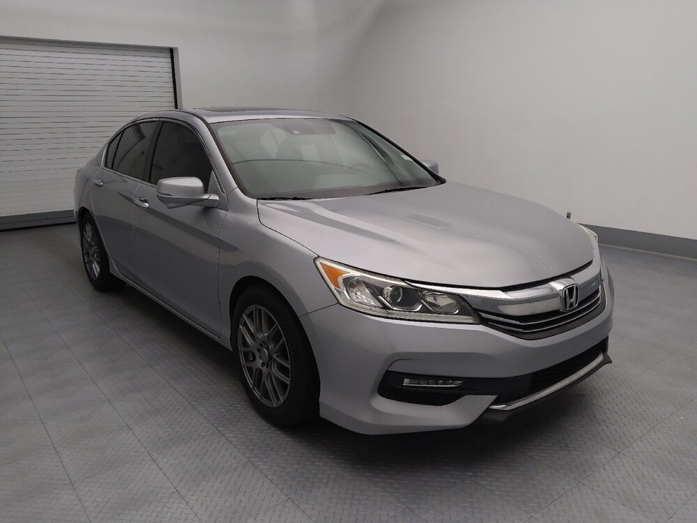 2017 Honda Accord in Independence, MO 64055 - 18137028 13