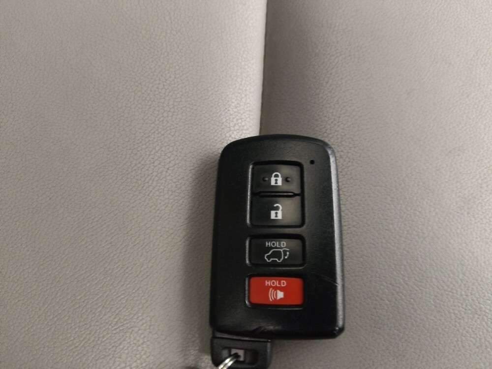 2019 Toyota Highlander in Midlothian, IL 60445 - 18137080 32