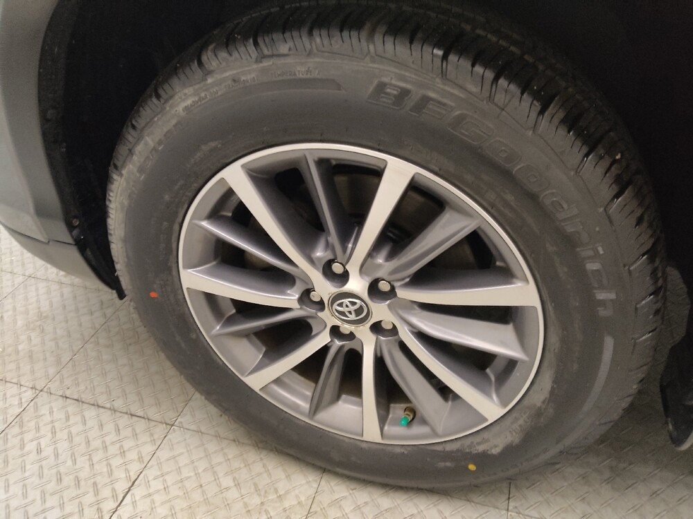 2019 Toyota Highlander in Midlothian, IL 60445 - 18137080 31