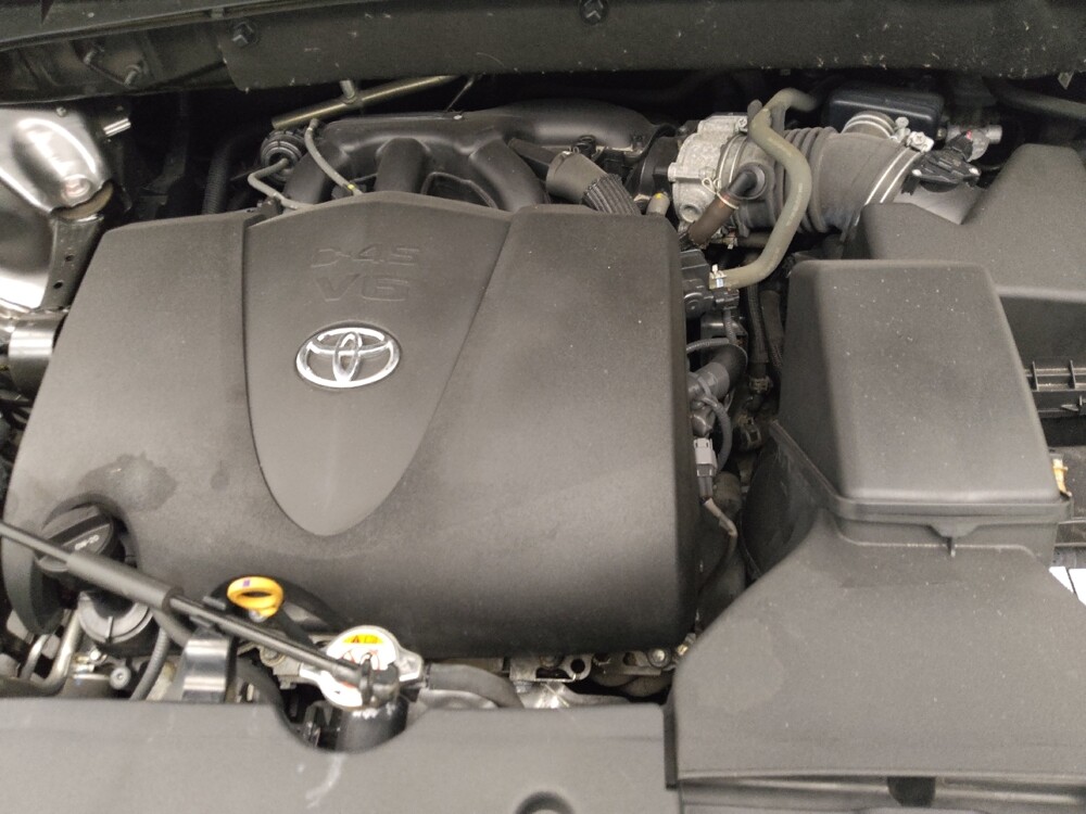 2019 Toyota Highlander in Midlothian, IL 60445 - 18137080 30