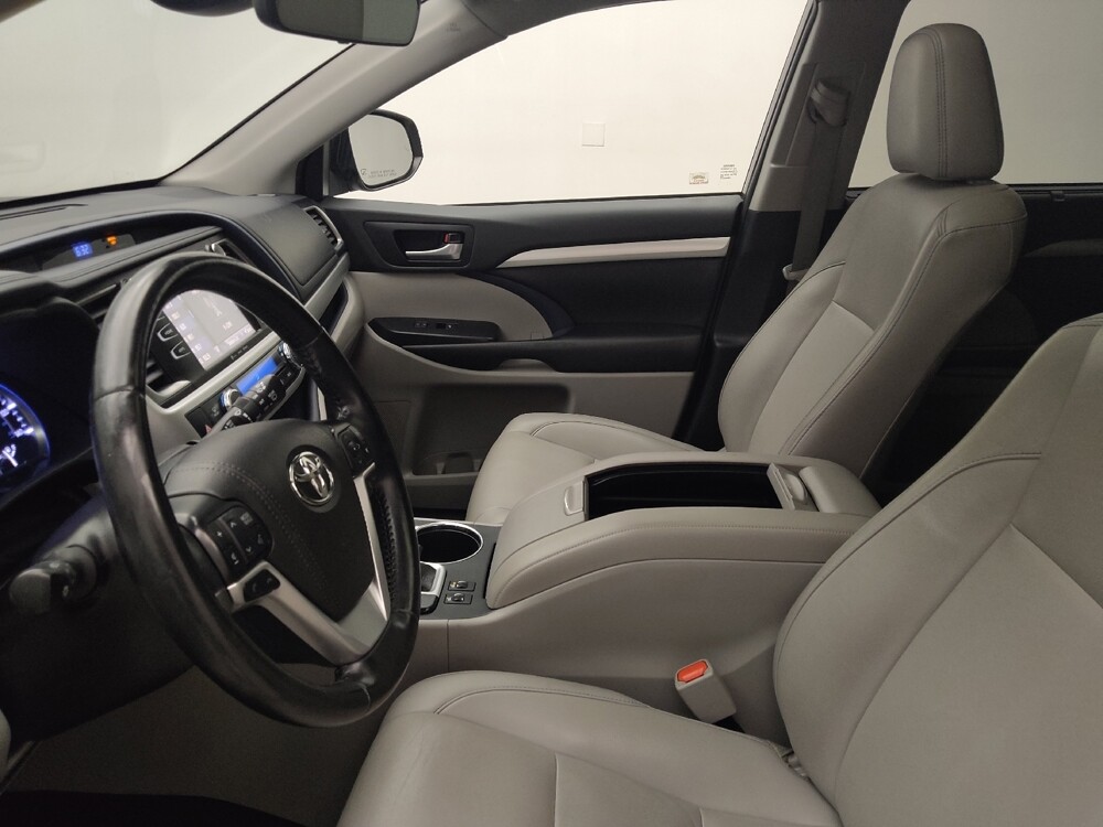 2019 Toyota Highlander in Midlothian, IL 60445 - 18137080 17