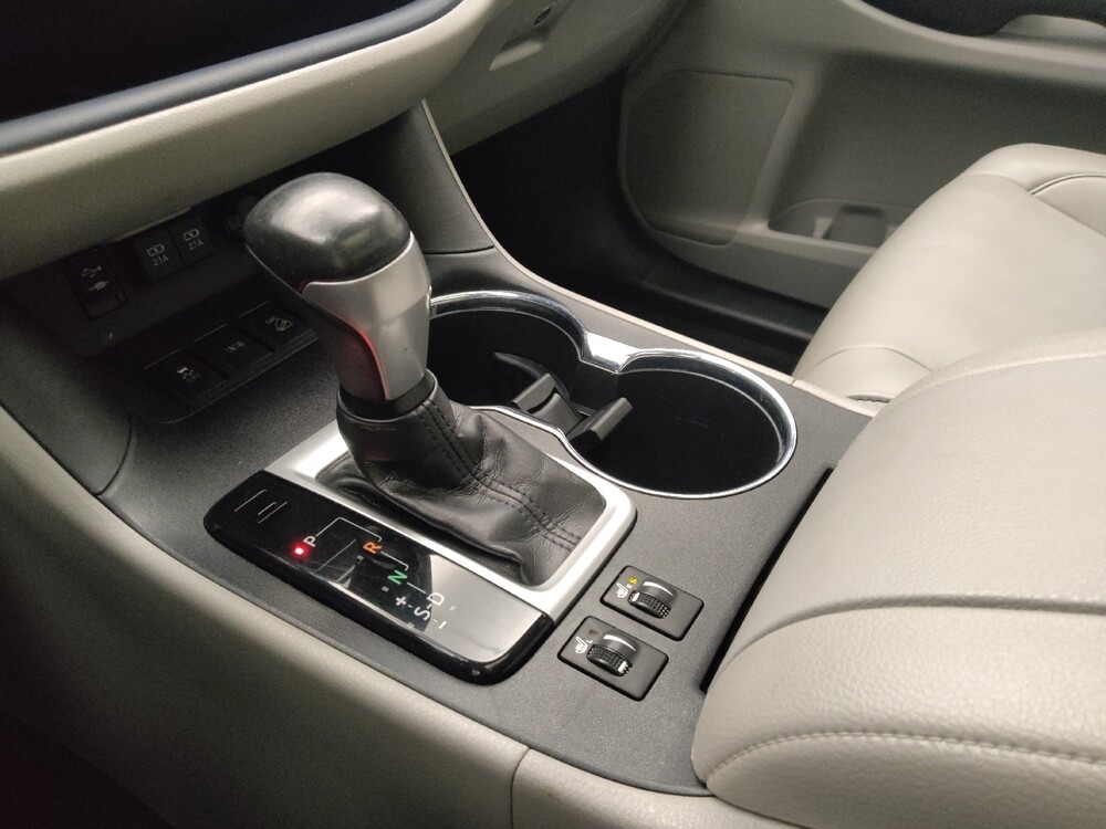 2019 Toyota Highlander in Midlothian, IL 60445 - 18137080 27