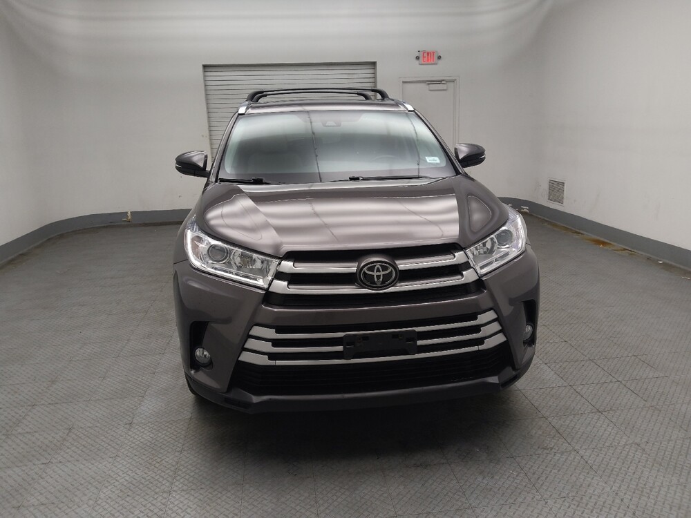 2019 Toyota Highlander in Midlothian, IL 60445 - 18137080 14