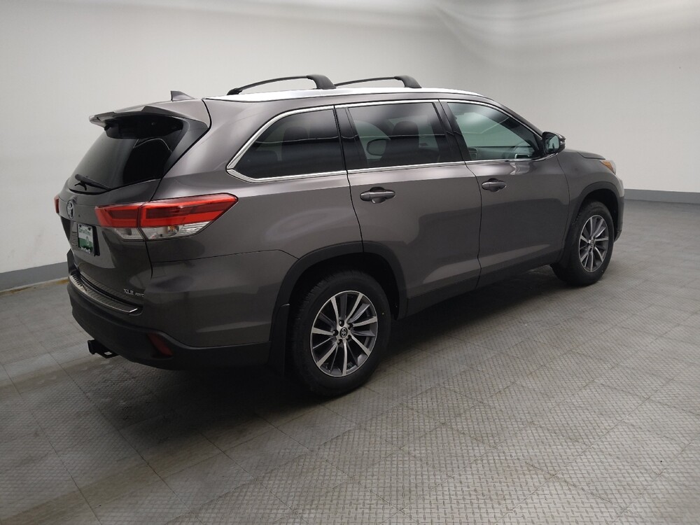 2019 Toyota Highlander in Midlothian, IL 60445 - 18137080 10