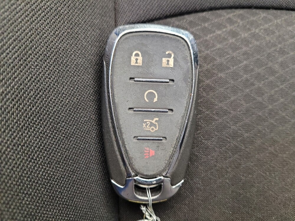 2023 Chevrolet Malibu in Maple Heights, OH 44137 - 18137088 32