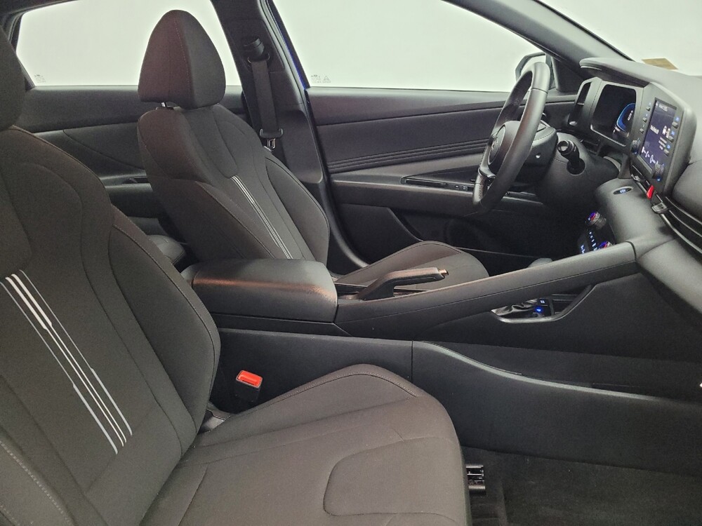 2025 Hyundai Elantra in Antioch, TN 37013 - 18137104 21