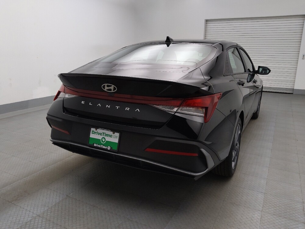 2025 Hyundai Elantra in Denver, CO 80012 - 18137106 7