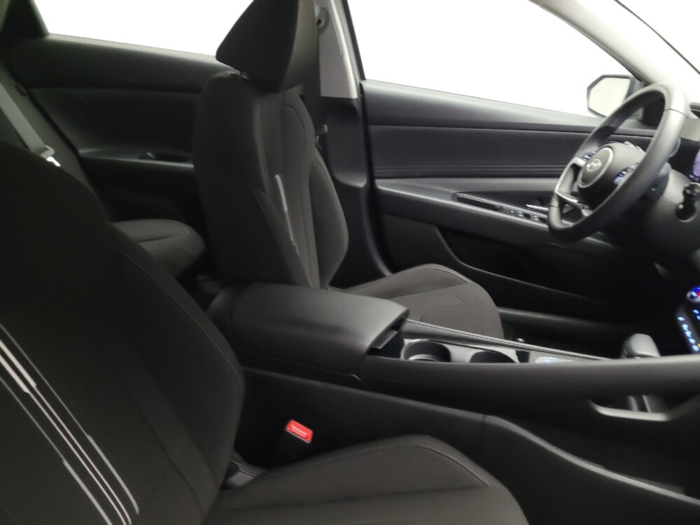 2025 Hyundai Elantra in Fresno, CA 93726 - 18137200 21