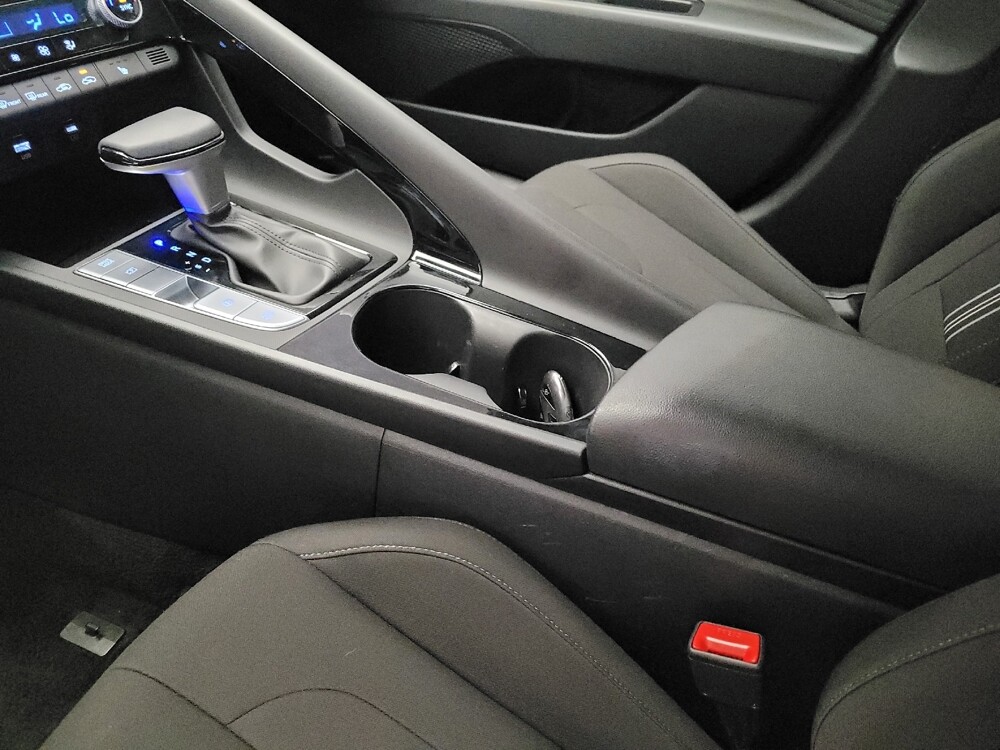 2025 Hyundai Elantra in Fresno, CA 93726 - 18137200 26