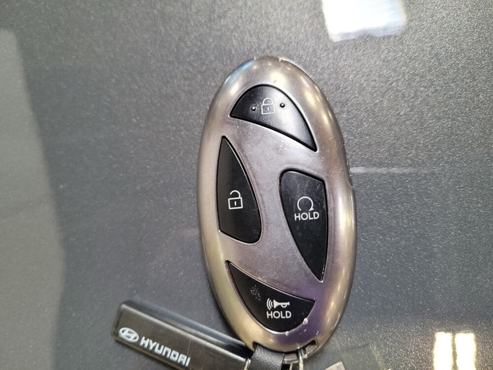 2025 Hyundai Elantra in Fresno, CA 93726 - 18137200 32